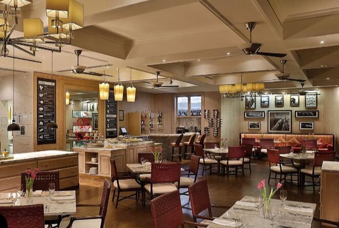 Cena romántica en restaurante de lujo